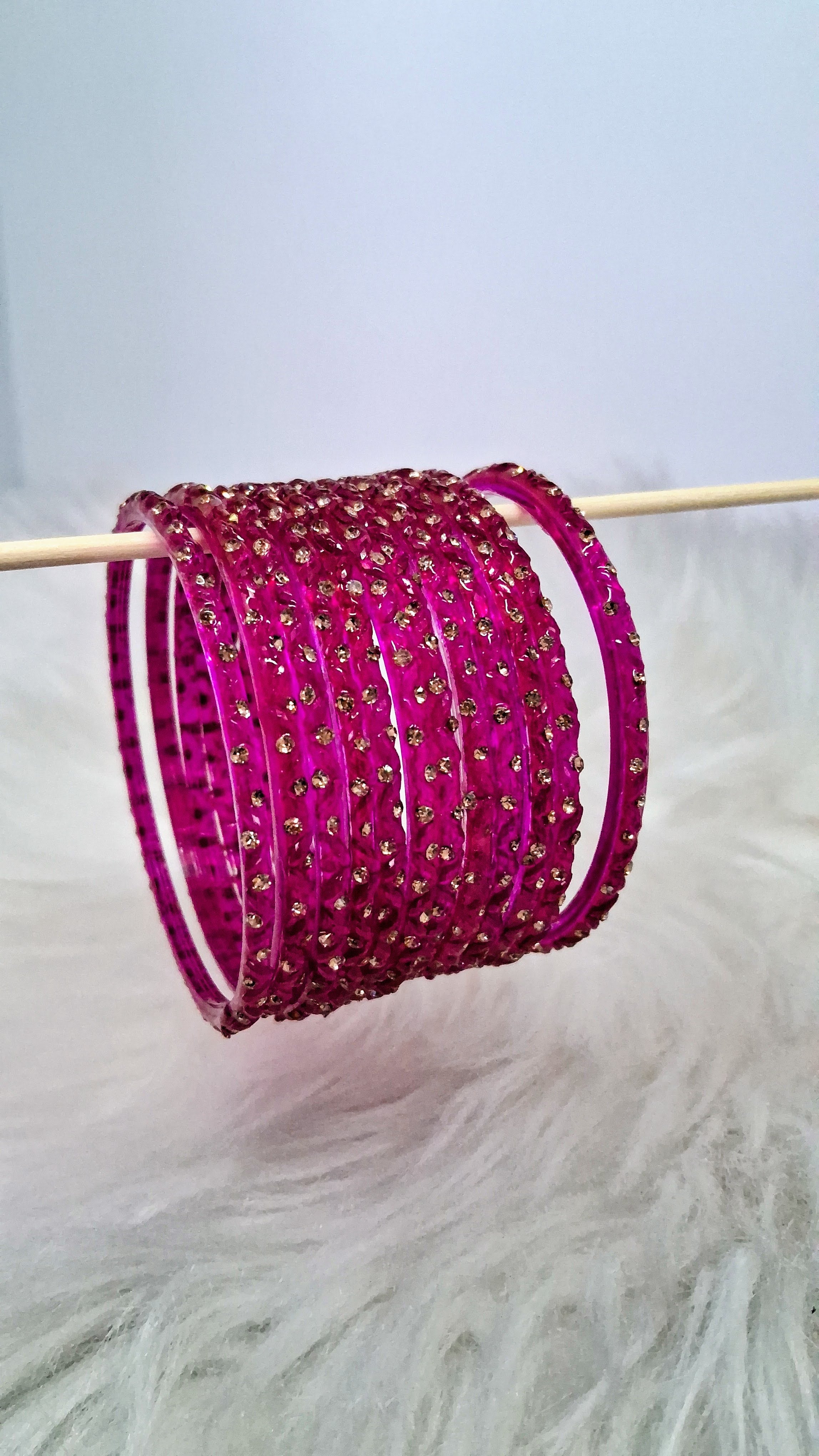 Pack of 10 Classic Raindrop Glass Bangles