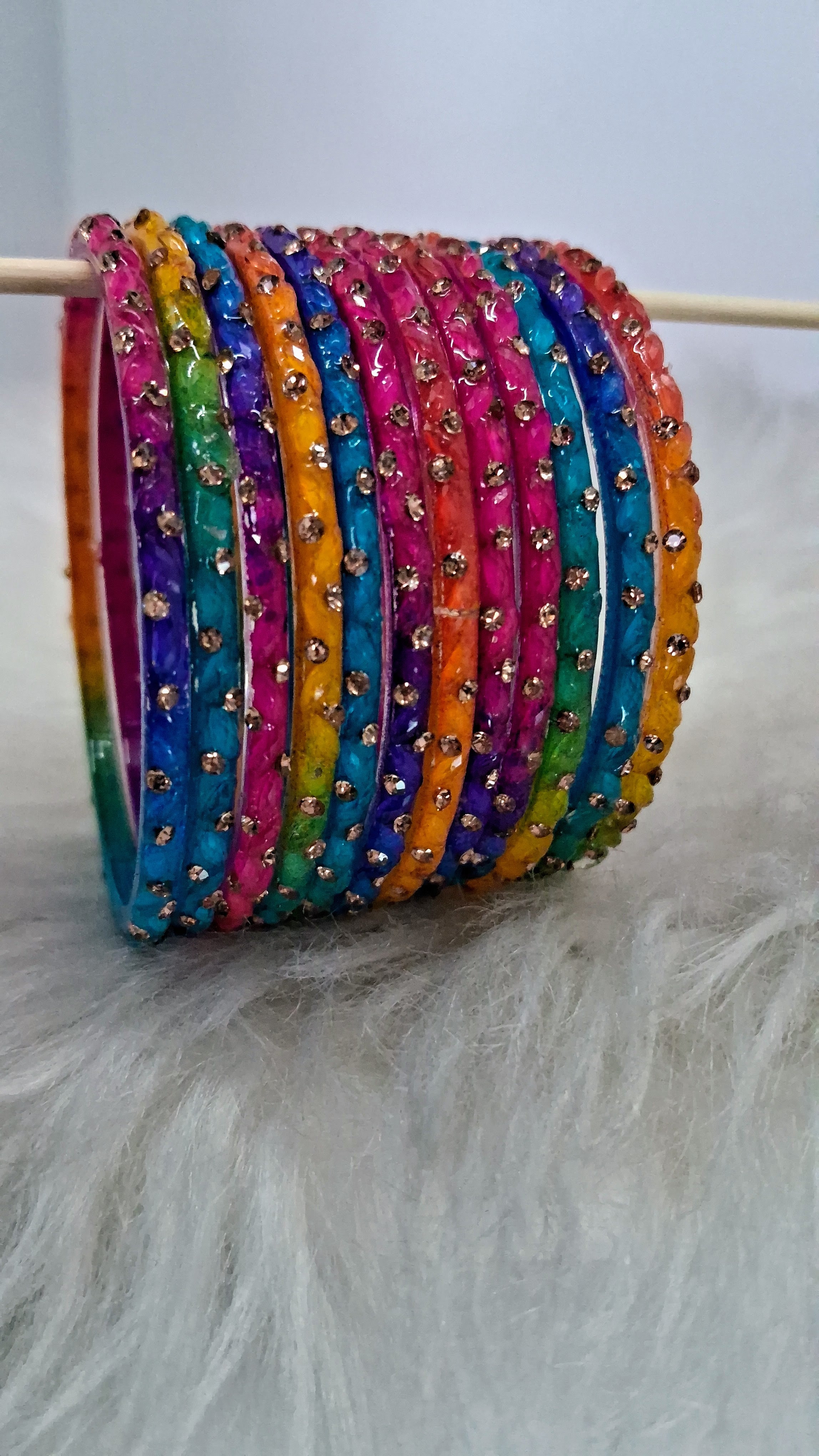 Pack of 10 Classic Raindrop Glass Bangles